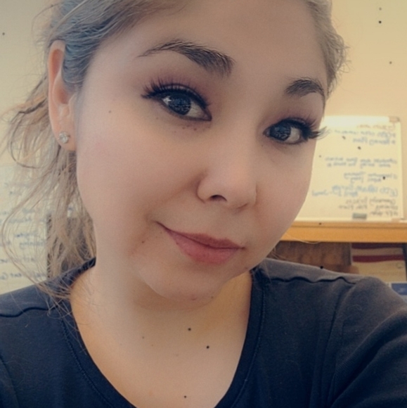 Meet your Posher, Renee - Picture 2 of 4